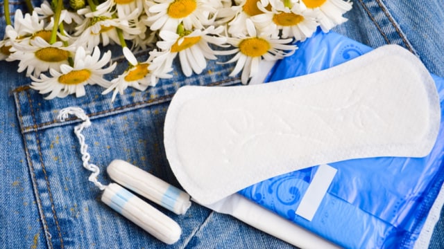 Ilustrasi tampon, panty liners, dan pembalut perempuan. Foto: Shutterstock