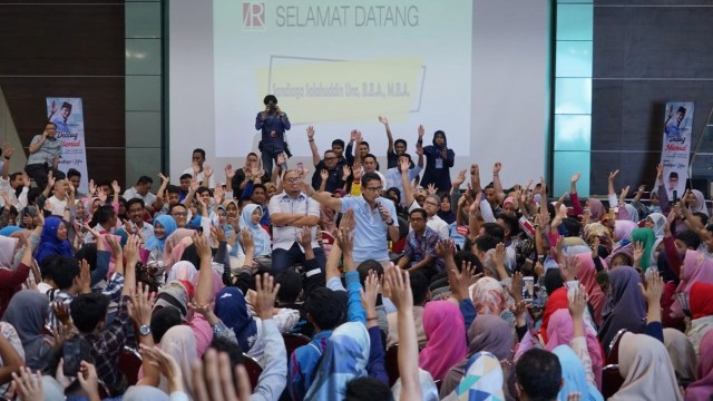Cawapres Sandiaga Uno menemui milenial Padang, Jumat (19/10/2018). (Foto: Dok. Tim Sandiaga Uno)