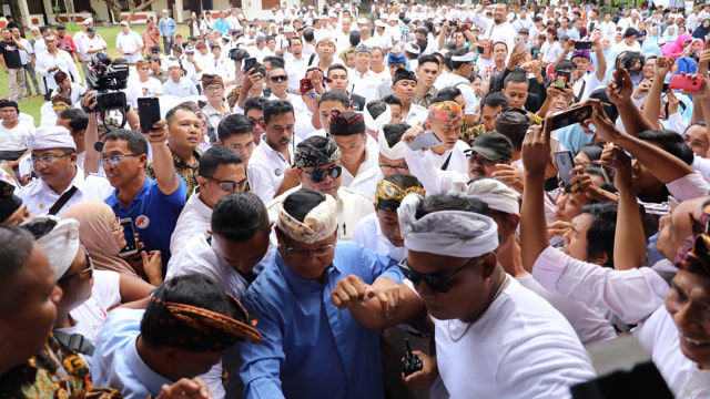 Prabowo temui emak-emak di Bali, Jumat. (Foto: Dok. Tim Media Prabowo)