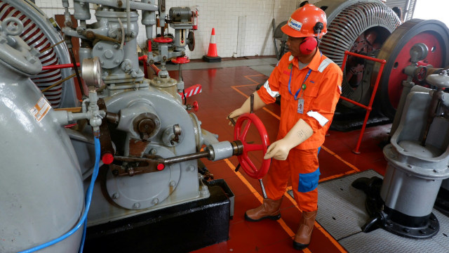 Pekerja di Pembangkit Listrik Tenaga Air (PLTA) Bengkok Bandung (Foto: Resya Firmansyah/kumparan)