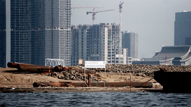 Pembangunan di Pulau C, salah satu pulau reklamasi di Teluk Jakarta. (Foto: Jamal Ramadhan/kumparan)