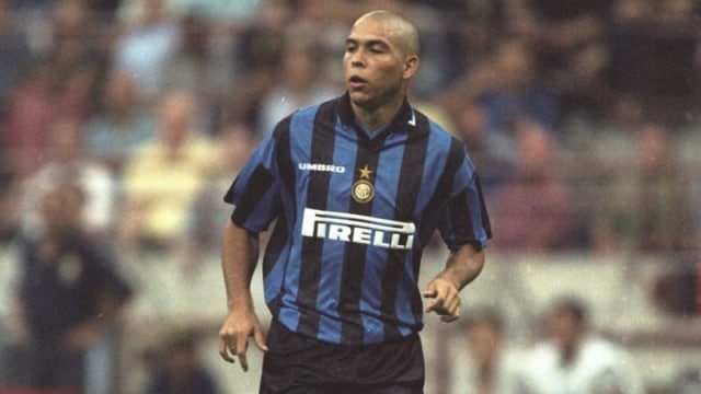5 Pemain Bintang Yang Pernah Berseragam Milan & Inter (2)