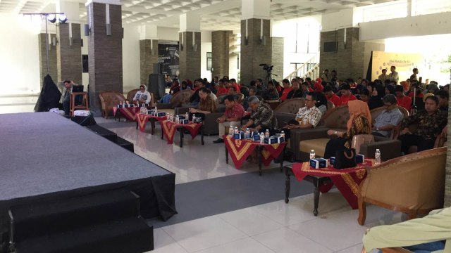 Talkshow interaktif bertema 'Pemilu di Era Teknologi Digital: Peluang dan Tantangannya' di Fisipol, Universitas Gadjah Mada (UGM), Yogyakarta, Sabtu (20/10). (Foto: Arfiansyah Panji Purnandaru/kumparan)