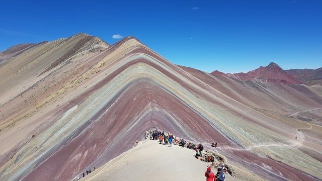 Pemandangan sekitar Montaña de Siete Colores, Inka, Peru (Foto: Dok: Ricardo Perkasa)