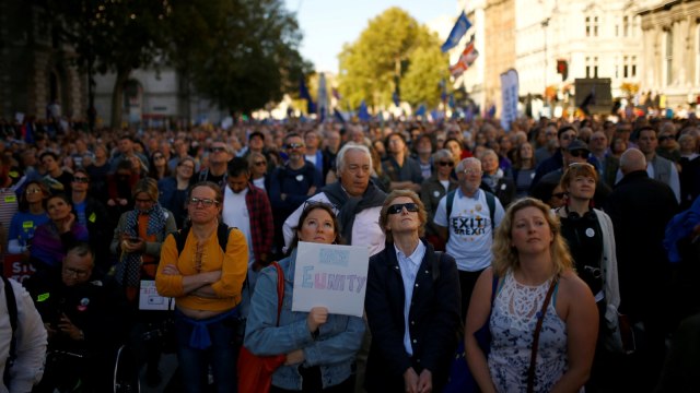 Demonstrasi desak referendum ulang soal Brexit di London, Sabtu (20/10/2018). (Foto: REUTERS / Henry Nicholls)