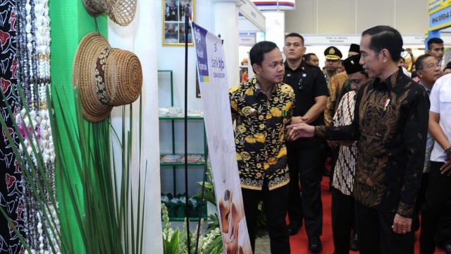 Wali Kota Bogor Bima Arya (kiri) dan Presiden Jokowi (kanan). (Foto: Dok. Pemkot Bogor)
