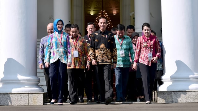 Wali Kota Bogor Bima Arya (keempat kiri) dan Presiden Jokowi (tengah). (Foto: Dok. Pemkot Bogor)
