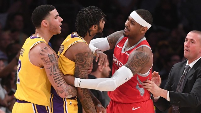 Cekcok antara pemain Lakers dan Rockets yang mengawali perkelahian. (Foto: Jayne Kamin-Oncea/Reuters)