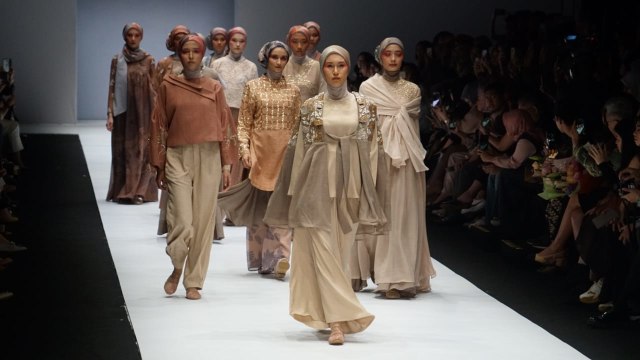 Fashion Show Indonesia Fashion Forward present by Kami di Jakarta Fashion Week 2019. (Foto: Iqbal Firdaus/kumparan)