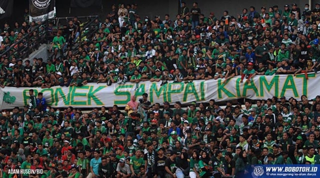 Nyanyian Bonek di Luar Stadion Berdampak Pada Performa Persebaya!