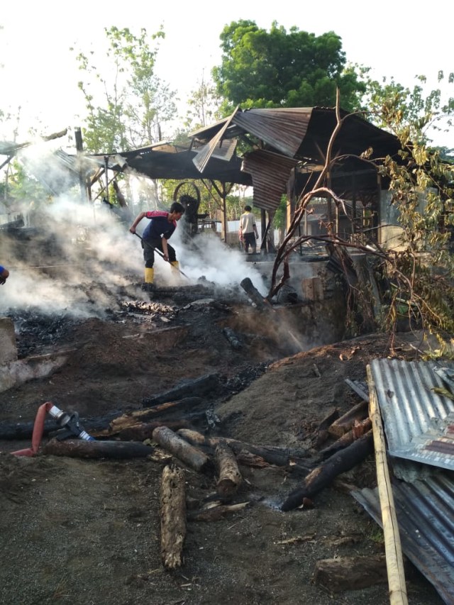 Diduga Lalai Bakar Sampah, Gudang Kayu di Tegal Terbakar