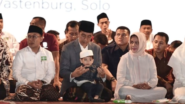Berita Hari Ini : Menggemaskan, Cucu Jokowi Curi Perhatian Saat Apel Hari Santri Nasional