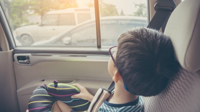 Ilustrasi anak di dalam mobil.  (Foto: Shutterstock)