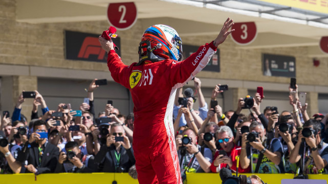 Kimi Raikkonen merayakan kemenangan di balapan Formula 1 (F1) GP Amerika Serikat. (Foto: Reuters/Jerome Miron)