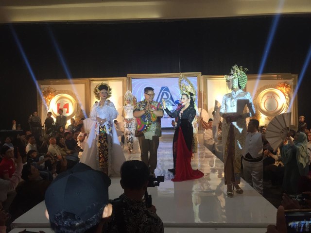 Ar’Q by Arief Rachmanto Luncurkan 8 Koleksi Terbaru, Satu Busana Dirancang untuk Dewi Gita