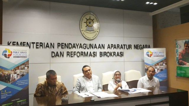 Menpan-RB dalam konpers di Kantor KemenPAN-RB di Jalan Jenderal Soedirman, Jakarta Selatan, Senin (22/10). Foto: Maulana Ramadhan/kumparan