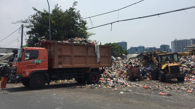 Tempat Pembuangan Sampah (TPS) RW 17, Muara Baru, Jakarta Utara, Senin (22/10). (Foto: Fachrul Irwinsyah/kumparan)