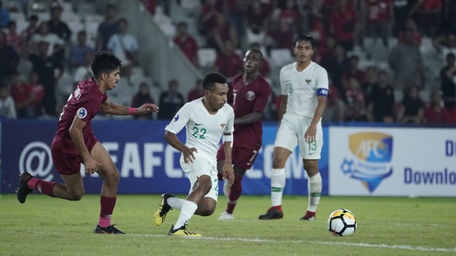Todd Rivaldo Ferre (22) bermain gemilang ketika Timnas U-19 kalah dari Qatar U-19 dengan skor 5-6 di Stadion Utama Gelora Bung Karno, Minggu (21/10). (Foto: Dok. AFC)