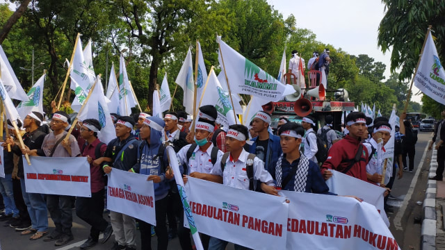 Demo KAMMI "empat tahun Pemerintahan Jokowi-JK" di Jalan Medan Merdeka Barat. (Foto: Maulana Ramadhan/kumparan)