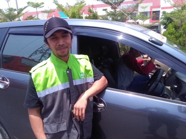 Kisah Menarik Seorang Kuli Ternak yang Berhasil Ikuti Pelatihan Setir Mobil di Bandung
