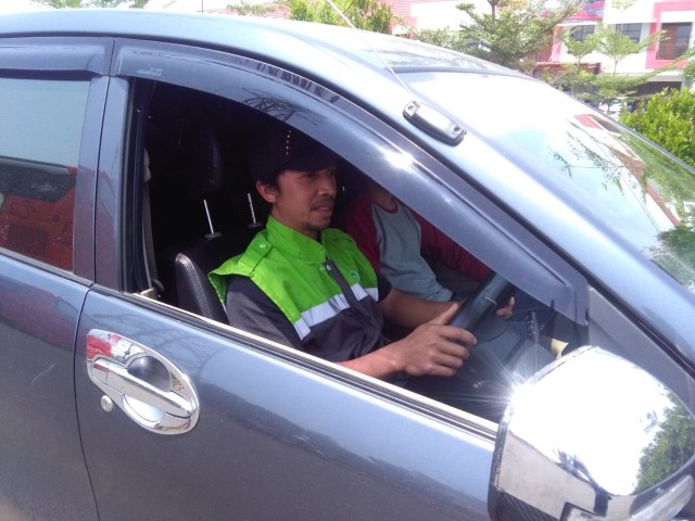 Kisah Menarik Seorang Kuli Ternak yang Berhasil Ikuti Pelatihan Setir Mobil di Bandung (1)
