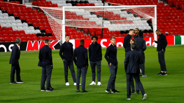 Pemain-pemain Juventus di Old Trafford, jelang pertandingan melawan Manchester United. (Foto: Reuters/Jason Cairnduff)