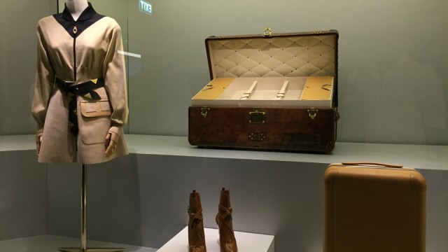 Koleksi bersejarah yang hadir pada pameran Time Capsule Louis Vuitton di Indonesia. (Foto: Avissa Harness/ kumparan)