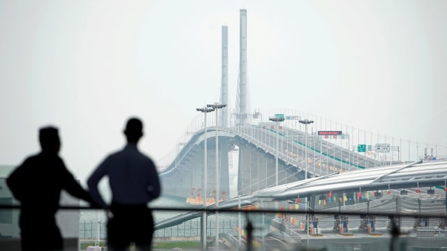 Jembatan terpanjang di dunia yang menghubungkan Hong Kong - Zhuhai - Macau. (Foto: REUTERS/Aly Song)