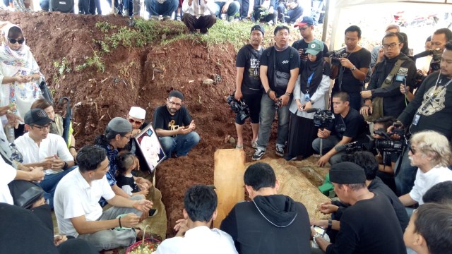 Pemakaman Titi Qadarsih, TPU Tanah Kusir, Jakarta Selatan (Foto: Aria Pradana/kumparan)