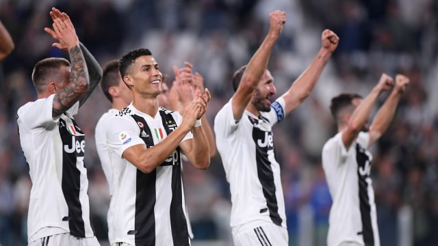 Pemain-pemain Juventus merayakan kemenangan atas Napoli. (Foto: Reuters/Alberto Lingria)