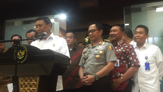 Menteri polhukam Wiranto saat konferensi pers terkait pembakaran bendera di Kemenkopolhukam. (Foto:  Moh Fajri/kumparan)