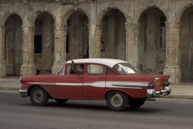 Ilustrasi Mobil Tua di Kuba (Foto: Flickr/helenedancer)