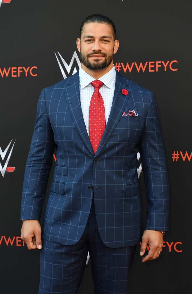 Roman Reigns saat hadiri acara WWE Emmy Awards. (Foto: Valerie Macon/AFP)