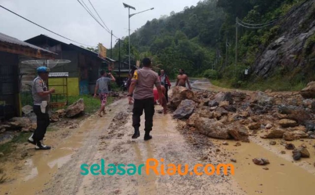 Waspada, Tiga Titik Ruas Jalan Riau-Sumbar Longsor