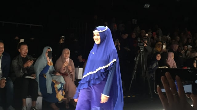 Mulan Jameela tampil di Jakarta Fashion Week 2019. (Foto: Sarah Yulianti Purnama/kumparan)