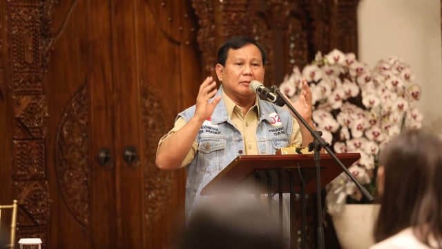 Capres Prabowo Subianto gelar diskusi bersama influencer milenial di kediamannya, Jalan Kertanegara, Jakarta Selatan. (Foto: Ricad Saka/kumparan)