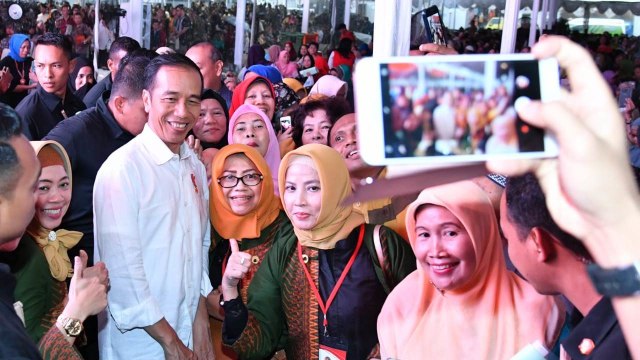 Jokowi bersama warga Jakarta Selatan. (Foto: Dok. Biro Pers Setpres)