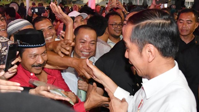 Jokowi bersama warga Jakarta Selatan. (Foto: Dok. Biro Pers Setpres)