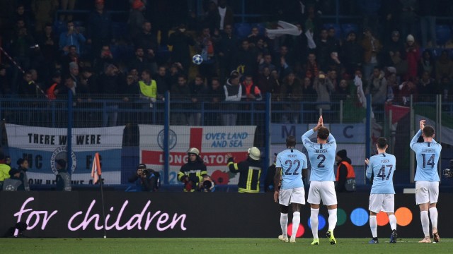 Penggawa Manchester City merayakan kemenangan atas Shakhtar Donetsk. (Foto: GENYA SAVILOV / AFP)