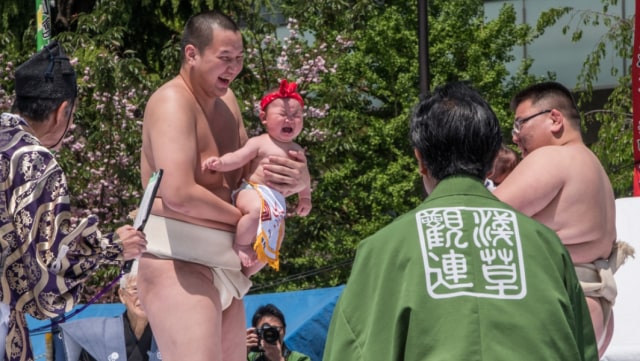 Naki Sumo, lomba membuat bayi menangis di Jepang (Foto: Shutterstock)
