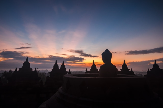 Lanskap Candi Borobudur Kala Sunrise (Foto: Shutter Stock)
