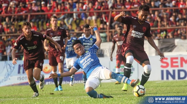 Diwarnai Satu Kartu Merah, Persib Gagal ke Puncak 