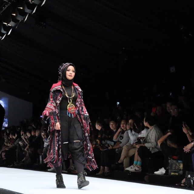 Dari Artis, Musisi, Hingga Menteri yang Tampil untuk Koleksi Anne Avantie Di Jakarta Fashion Week 2019! (3)