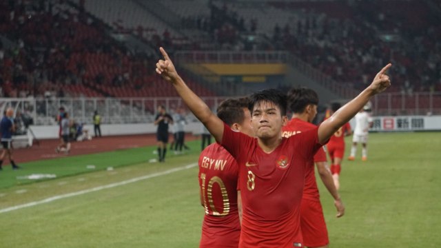 Selebrasi Witan Sulaiman usai mencetak gol di babak penyisihan Piala Asia U-19 antara Indonesia vs UEA di Stadion Utama GBK, Rabu (24/10/2018). (Foto: Nugroho Sejati/kumparan)
