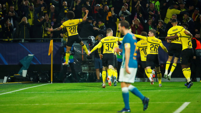 Pemain Borussia Dortmund merayakan gol Witsel di laga melawan Atletico Madrid. (Foto: REUTERS/Wolfgang Rattay)