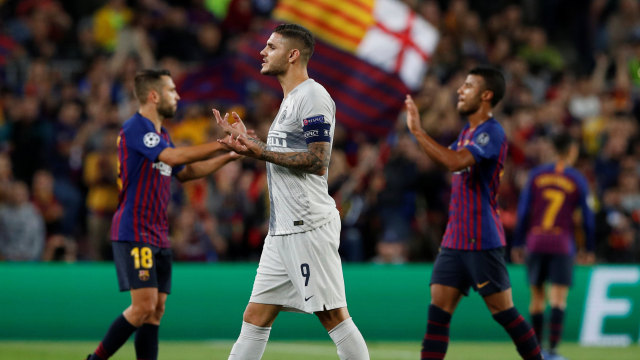 Alba dan Rafinha, dua pencetak gol kemenangan Barcelona.  Foto: REUTERS/Albert Gea