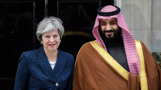 Theresa May (kiri) dan Mohammed bin Salman (kanan). (Foto: Getty Images/Leon Neal)