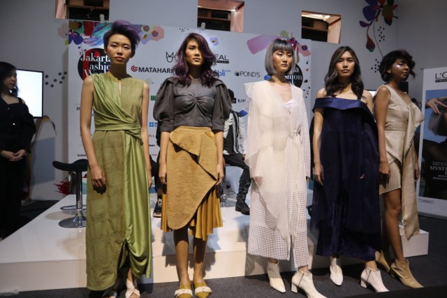 JFW 2019: Parisian Cool Balayage, Tren Warna Rambut Baru dari L’Oreal