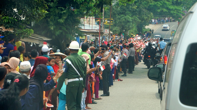 Suasana jalan yang dilalui Presiden Joko Widodo di Samarinda. (Foto: Yudhistira Amran Saleh/kumparan)