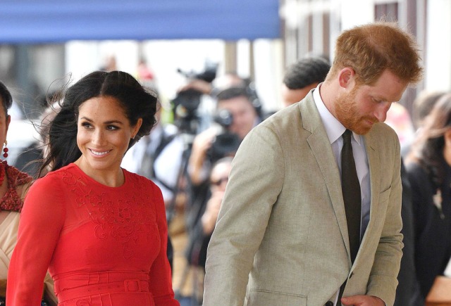 Oops, Meghan Markle Lupa Copot Tag Harga di Gaun Barunya?